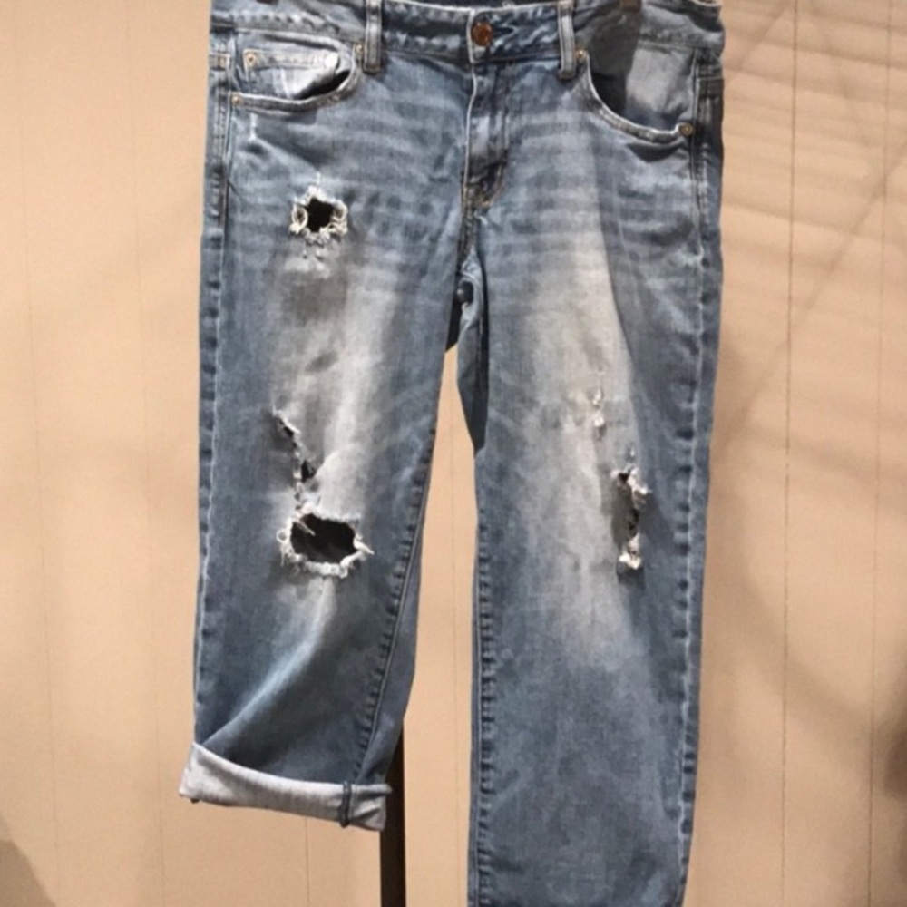 AEO boyfit distressed Capri size 10